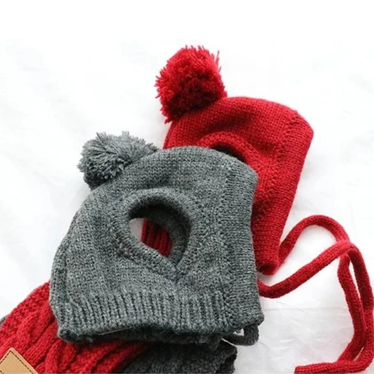 bonnet pour chien de couleur gris et rouge de boutiquechien