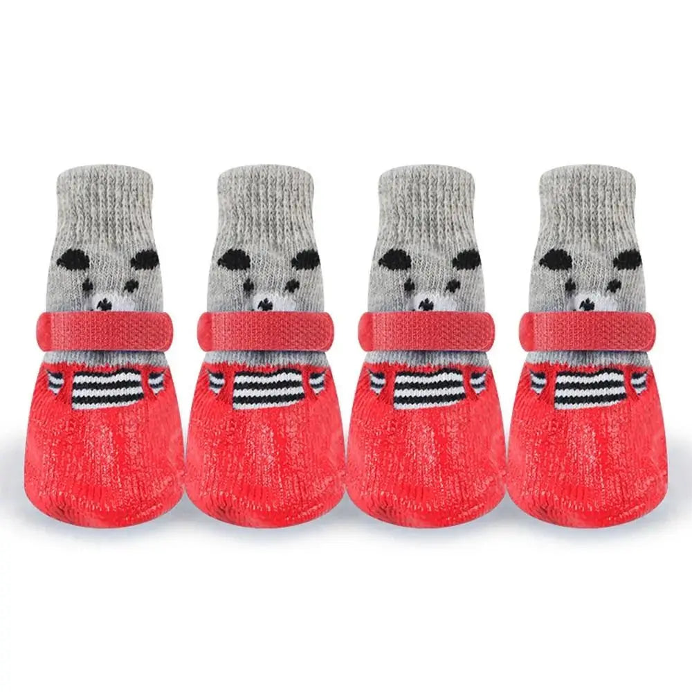 Chaussette botte pour chien de couleur gris et rouge avec des oursons dessus. Image produit Boutiquechien