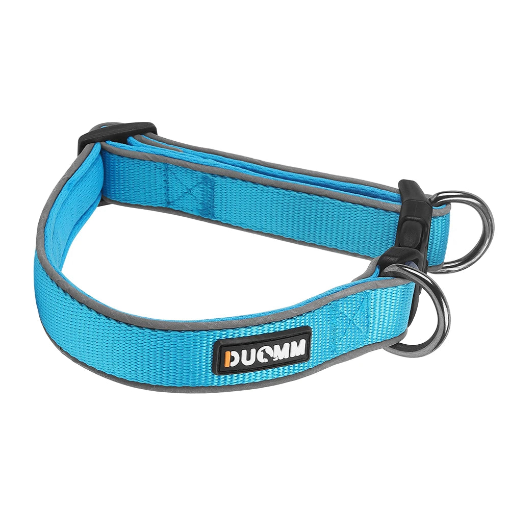 collier pour chien anti-fugue de couleur bleu résistant. Le collier chien possède deux mousqueton pour plus de sécurité et de résistance. Image produit Boutiquechien
