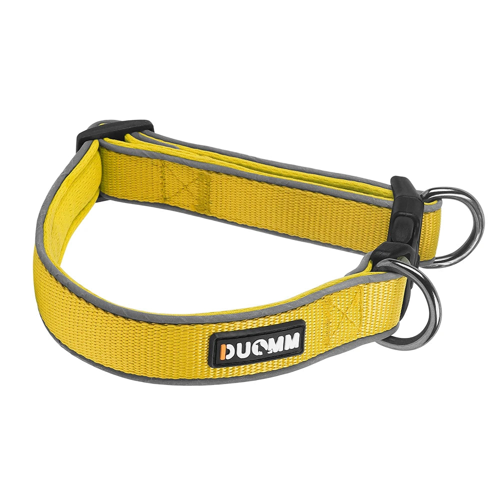 collier pour chien anti-fugue de couleur jaune résistant. Le collier chien possède deux mousqueton pour plus de sécurité et de résistance. Image produit Boutiquechien