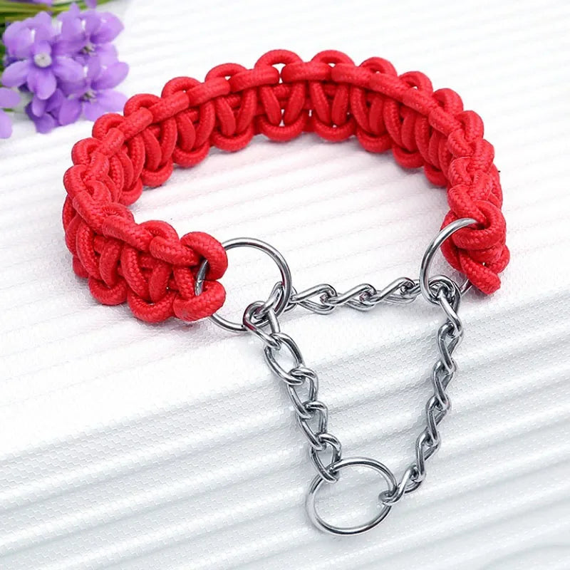 Collier chien étrangleur de couleur rouge fait en nylon . Image produit Boutiquechien