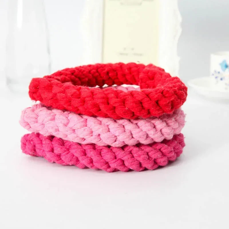 Coeur rouge et rose en corde dans un fond blanc. Image produit Boutiquechien