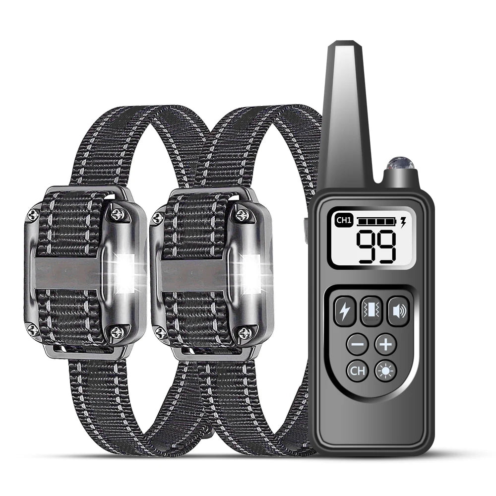 Collier chien de couleurs noir avec télécommande assortie. Les deux colliers sont pratique pour éduquer deux chiens en même temps. Image produit Boutiquechien