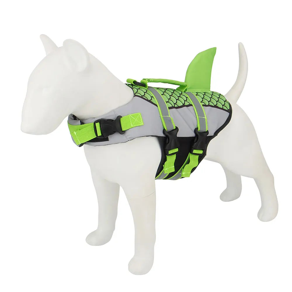 Gilet de sauvetage pour les chiens en forme de requin de couleur vert et gris. Image produit Boutiquechien