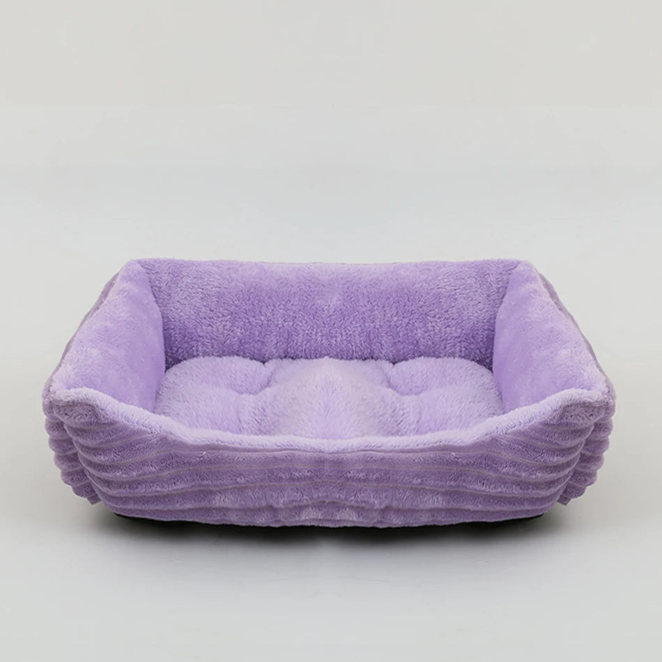 Grand panier pour chien XXL violet rembourré pour un moelleux de qualité supérieur. Panier style velour classe pour grand chien. image produit boutiquechien