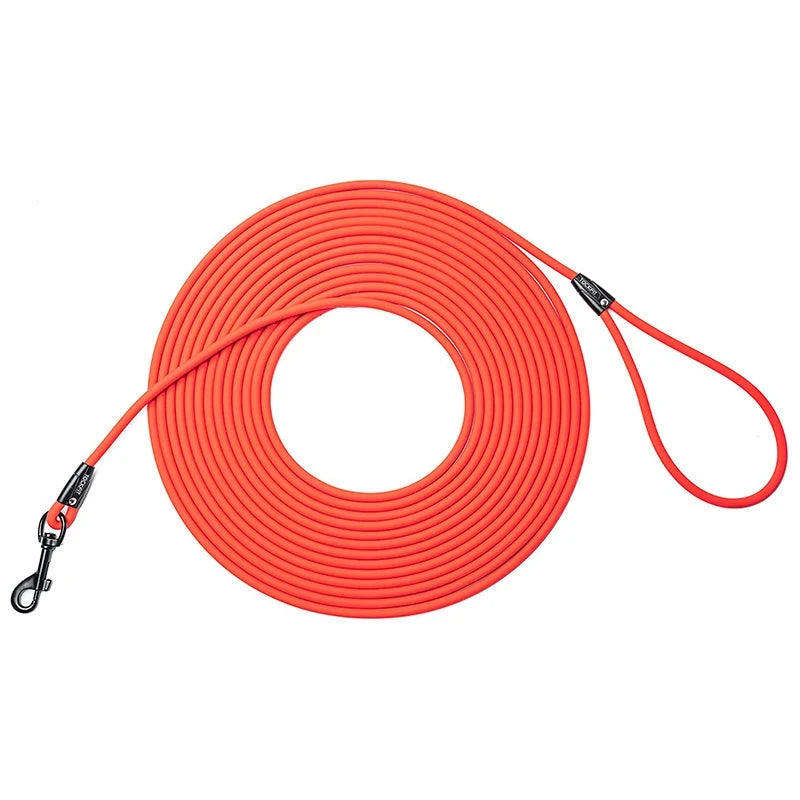 grande laisse de couleur rouge waterproof parfait pour promener des chiots. Image produit Boutiquechien