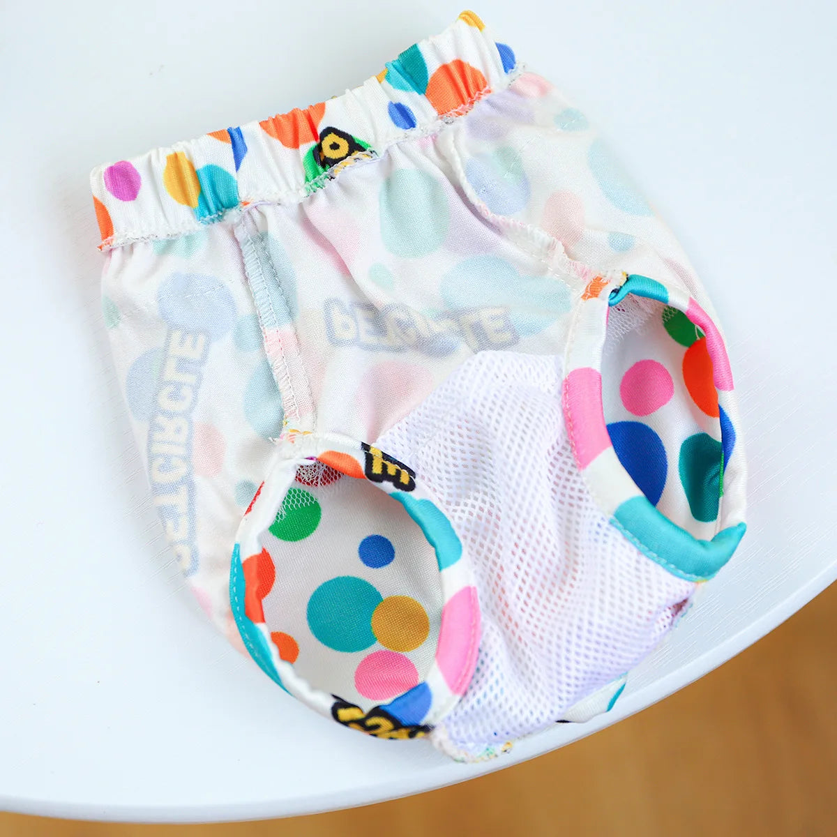 Intérieur de la couche pour chien de couleur blanche à pois colorer. Image produit Boutiquechien