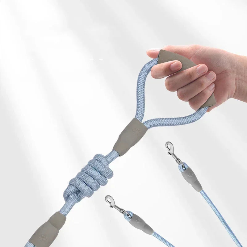 Laisse double en nylon résistant et durable pour tenir deux chiens. Image produit Boutiquechien