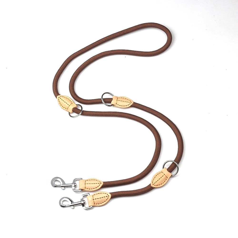 laisse en nylon pour chien de couleur brun renforcé. La laisse lasso est pratique pour promener votre chien. Image produit Boutiquechien