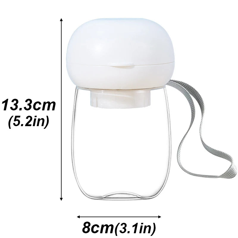 Mini gourde pour chien de couleur blanche avec une capacité total de 300Ml. L'image montre les dimensions total de ce produit. De plus cette mini gourde possède une lanière pour tenir plus facilement la petite gourde. Image produit Boutiquechien