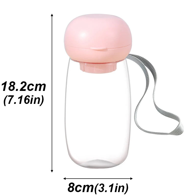 Mini gourde pour chien de couleur rose avec une capacité total de 500Ml. L'image montre les dimensions total de ce produit. De plus cette mini gourde possède une lanière pour tenir plus facilement la petite gourde. Image produit Boutiquechien