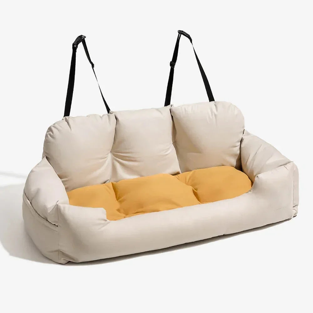 Panier de transport pour chien de couleur beige pour transport son chien confortablement avec ses coussins moelleux et ses trois laisses de sécurité. Image produit Boutiquechien