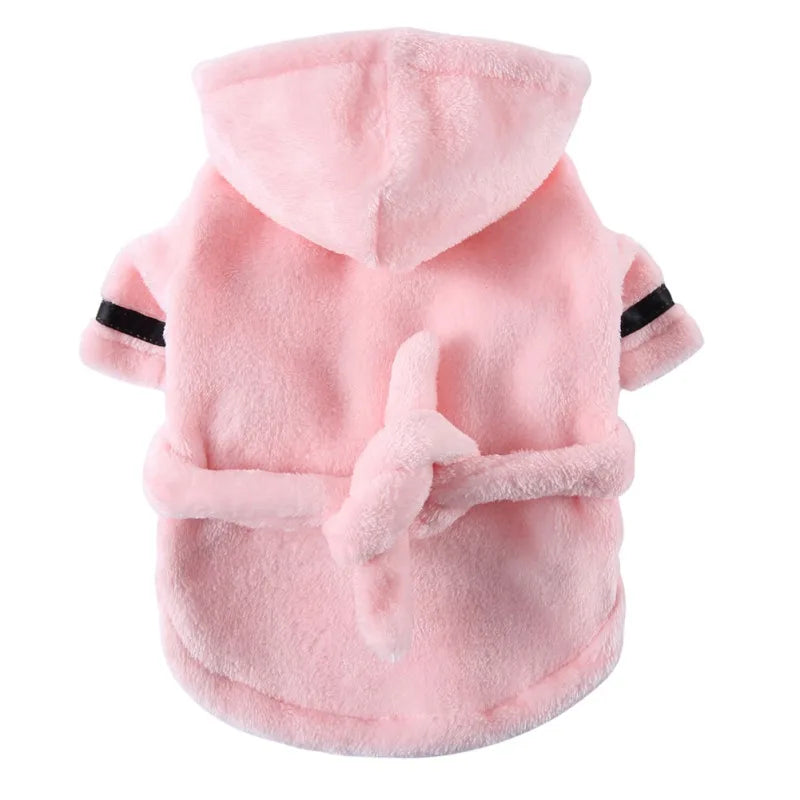 Peignoir pour chien de couleur rose et noir dans un fond blanc. Image produit Boutiquechien
