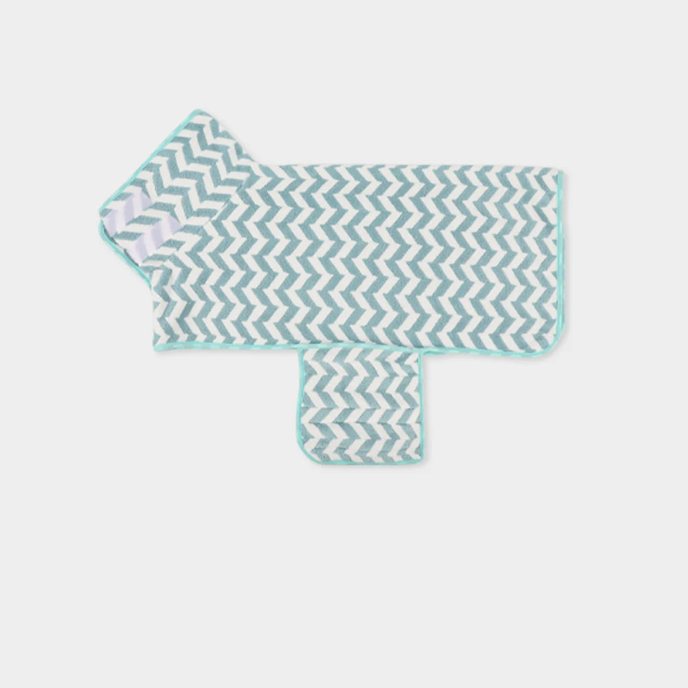 Peignoir pour chien de couleur vert et blanc avec des rayures de couleurs blanches. Image produit Boutiquechien