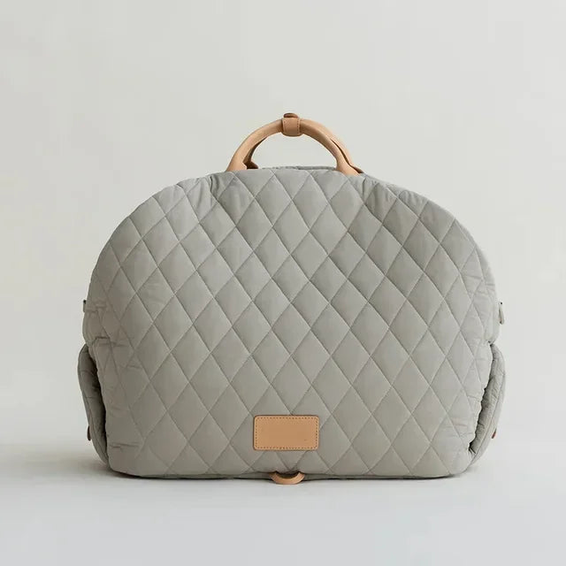 sac pour chien de couleur taupe vert claire et élégant avec des poignées beige. Image produit Boutiquechien