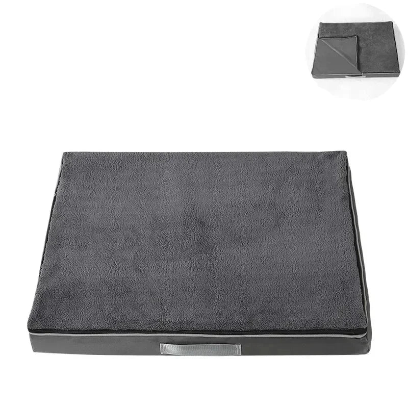 Tapis chien moelleux de couleur noir déhoussable pour nettoyer le produit plus facilement. Image produit Boutiquechien