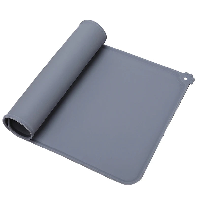 Tapis chien gris pour gamelle en caoutchouc résistant et durable. Image Roduit Boutiquechien