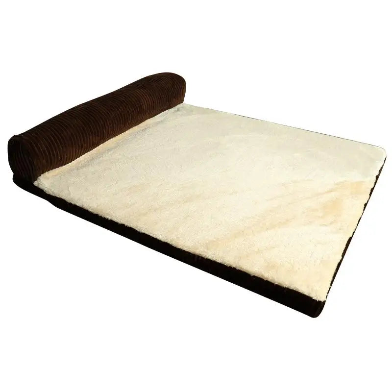 Tapis chien style velours de couleur brun mou et rembourré. Le tapis chien est parfait pour les grands chien. Image produit Boutiquechien