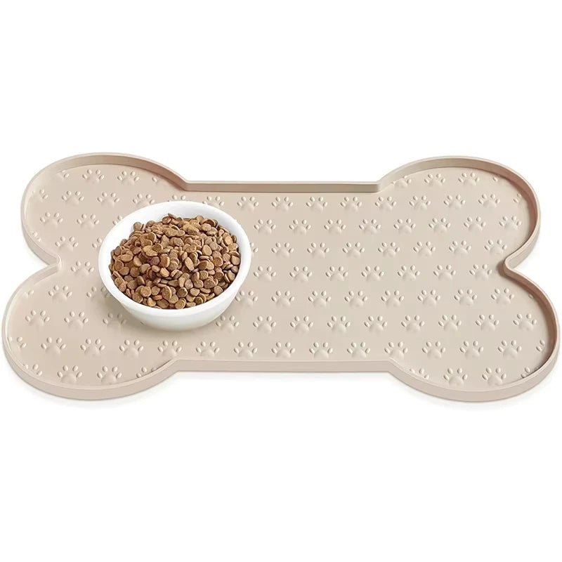 Tapis de gamelle chien humour en forme d'os blanc avec une gamelle de croquette