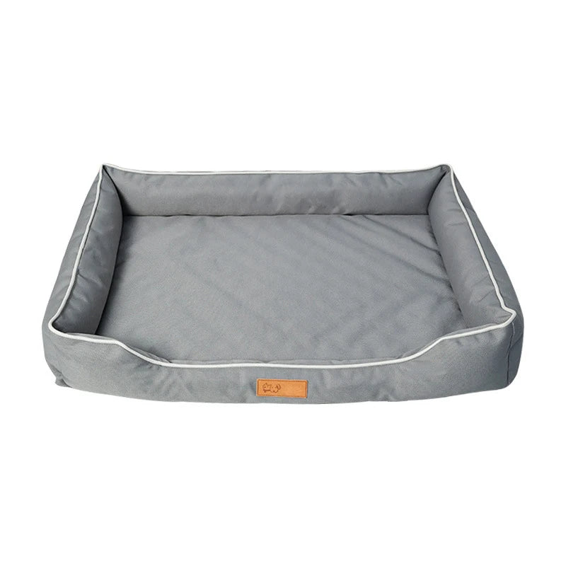 tapis gris pour Gand chien avec rembourrage. Le tapis sert pour les grands chien rembourré. Il y a un logo chinois sur le panier pour chien résistant. Image produit boutiquechien