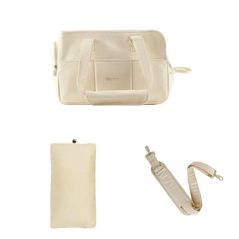 sac de transport doux et moelleux de couleur blanc avec accessoires. image produit Boutiquechien