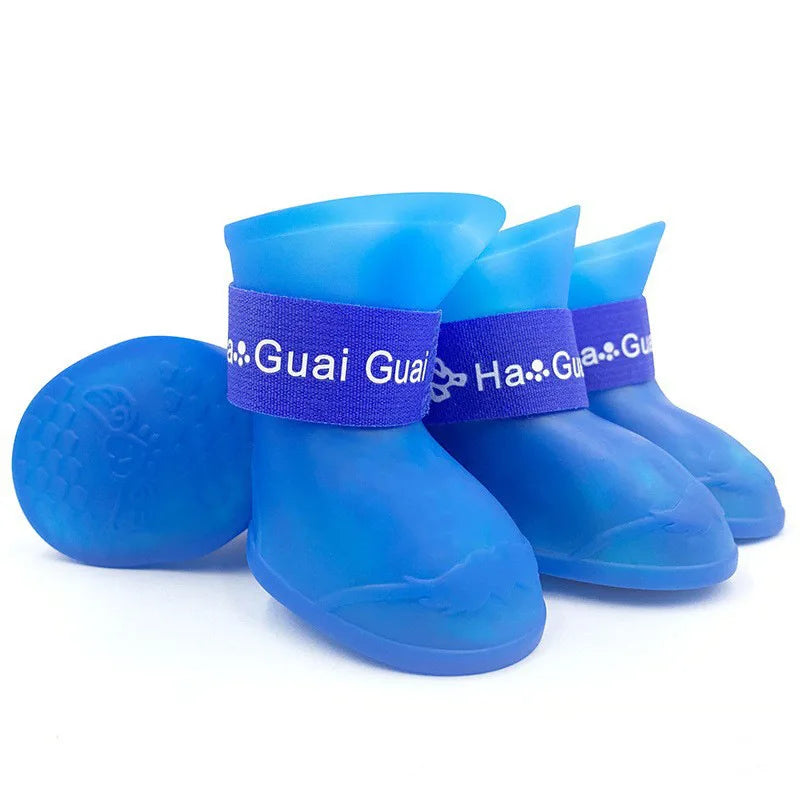 Bottes pour petits chiens de couleurs bleu en caoutchouc imperméable. Image produit Boutiquechien