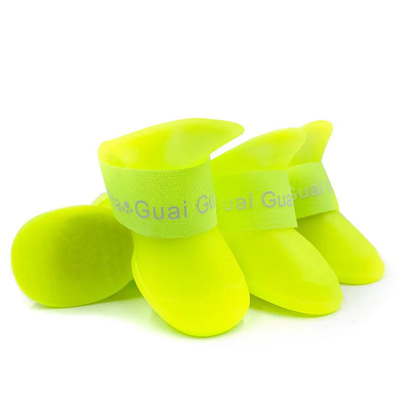 Bottes pour petits chiens de couleurs jaune en caoutchouc imperméable. Image produit Boutiquechien