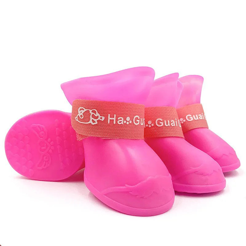 Bottes pour petits chiens de couleurs rose en caoutchouc imperméable. Image produit Boutiquechien