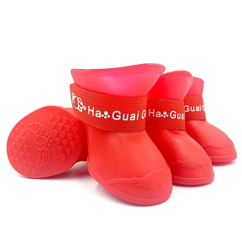 Bottes pour petits chiens de couleurs rouge en caoutchouc imperméable. Image produit Boutiquechien
