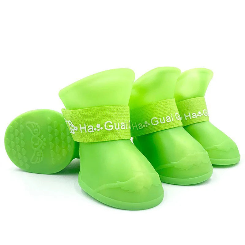 Bottes pour petits chiens de couleurs vert claire en caoutchouc imperméable. Image produit Boutiquechien