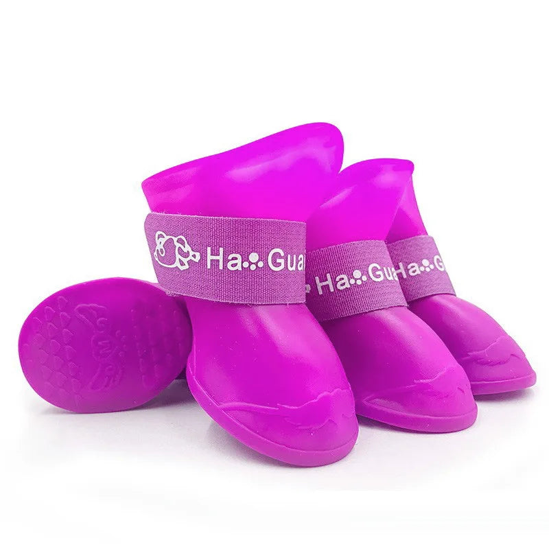 Bottes pour petits chiens de couleurs violet en caoutchouc imperméable. Image produit Boutiquechien