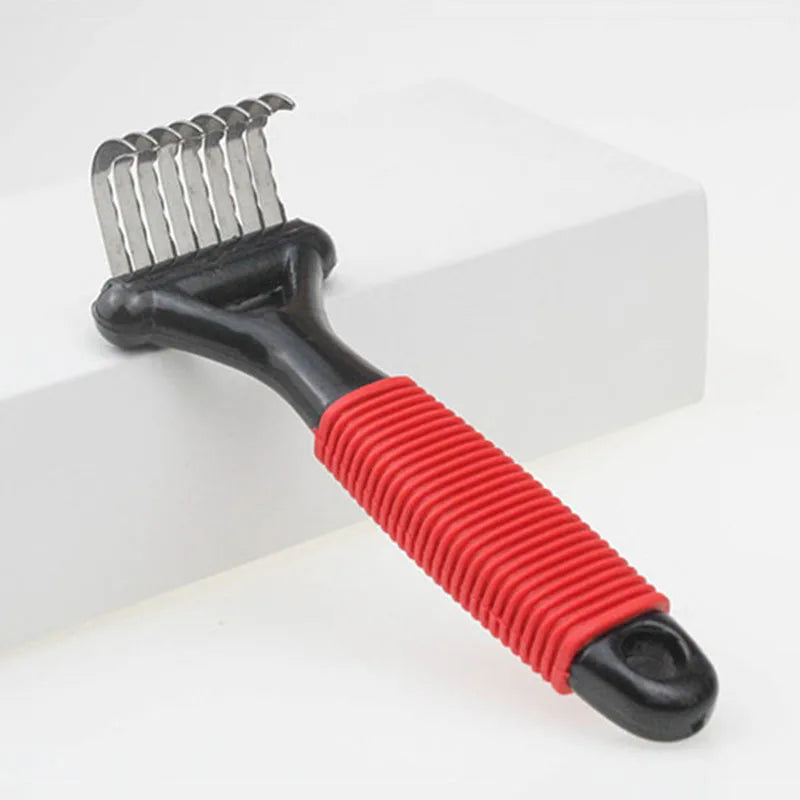 Brosse pour chien démêlante de couleur rouge et noir mis en valeur. Image produit Boutiquechien