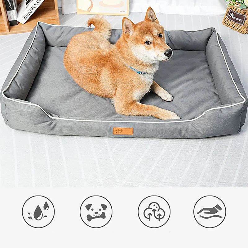 Un shiba est couché dans le panier chien xl regardant devant lui. Le panier chien xl est waterproof, résistant aux morsures, aérer et moelleux. Image produit Boutiquechien