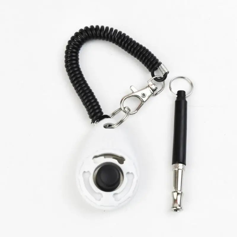 Clicker pour chien de couleur blanc et noir avec un sifflet noir. Image produit Boutiquechien