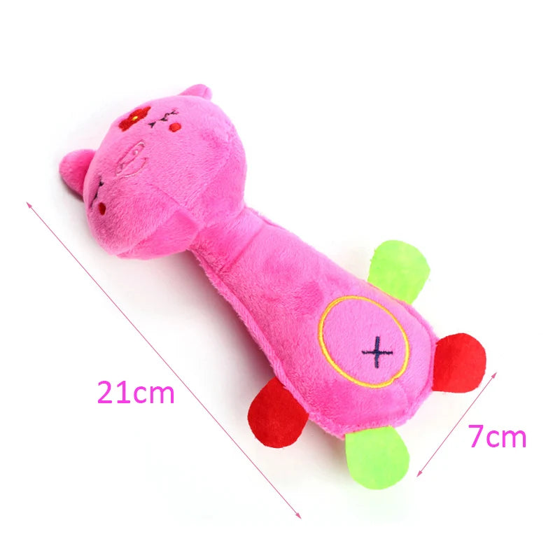 dimension de la peluche cochon rose pour chien de 24.5m de long. La peluche est parfaite pour jouer avec votre chien. Image produit Boutiquechien