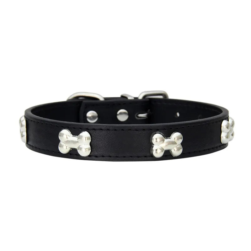 Collier style cuir de couleur noir pour chiot. Le collier possède des médaillons en forme d'os. Image produit Boutiquechien
