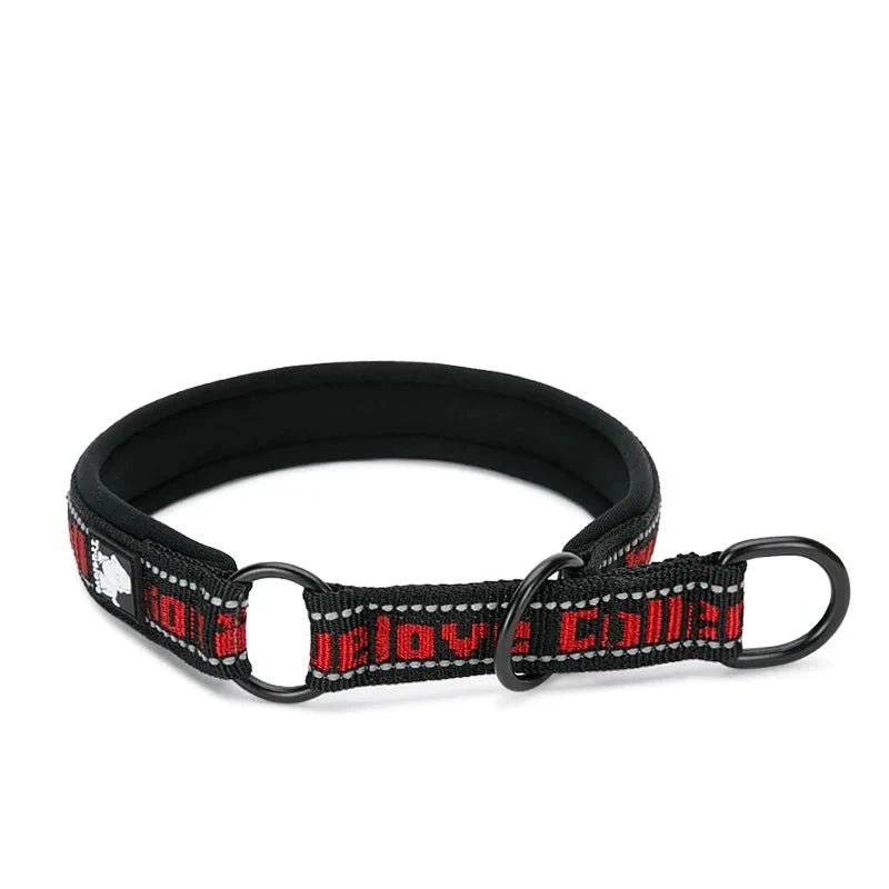 collier pour chien étrangleur de couleur noir avec comme écriture en rouge 'trulove". Image produit Boutiquechien
