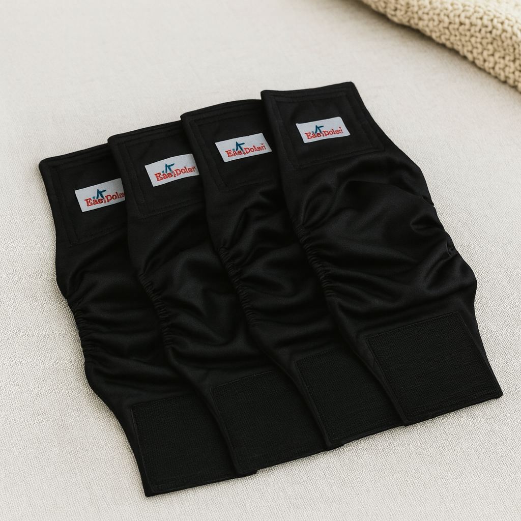 Lot de 4 couches pour chien de couleur noir mis en valeur sur un sol gris. Image produit Boutiquechien