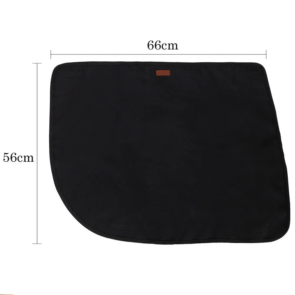 dimensions total de la protection de porte de couleur noir avec 66cm de long sur 56cm de large. Image produit Boutiquechien