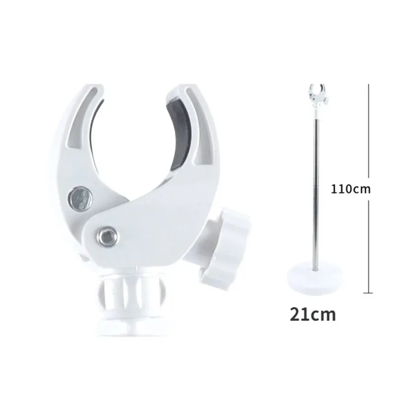 le porte sèche cheveux fais 110 cm de haut pour 21 cm de large. il est de couleur blanc et tient parfaitement votre sèche cheveux. Image produit Boutiquechien