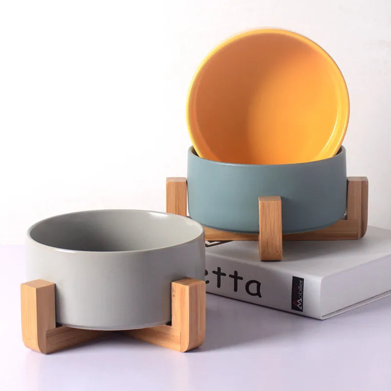 gamelle en céramique de couleur avec support bois mis en valeur. Image produit Boutiquechien
