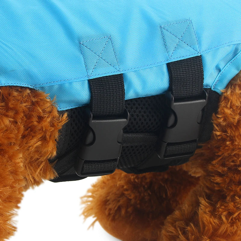 attache du gilet de sauvetage pour chien de couleur bleu et noir de boutiquechien
