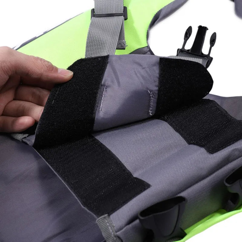 Harnais pour chien de sauvetage maintenu avec des scratch. Image produit Boutiquechien