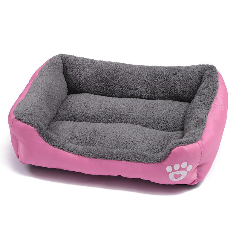 panier bleu pour chien de grande taille avec rembourrage gris en moumoute pour grand chien. Image produit de boutiquechien