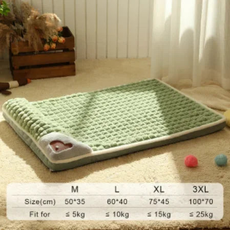 Image des dimensions pour les paniers pour chien doux et moelleux. le panier est vert et gris et il est posé dans un salon. Image boutiquechien