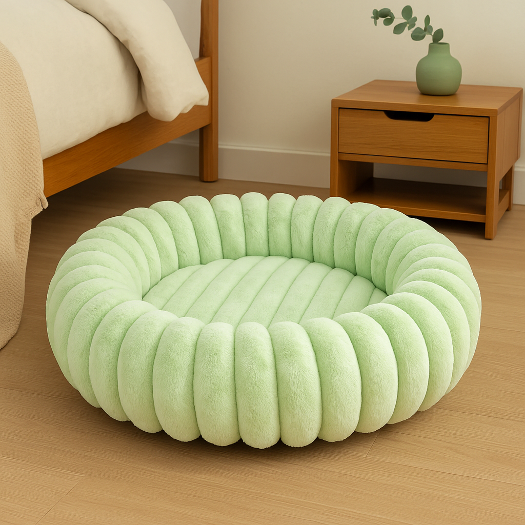 panier pour chien xl style fluffy vert. Le panier pour chien xl vert est posé près du lit en bois et de la commode en bois. Image produit Boutiquechien