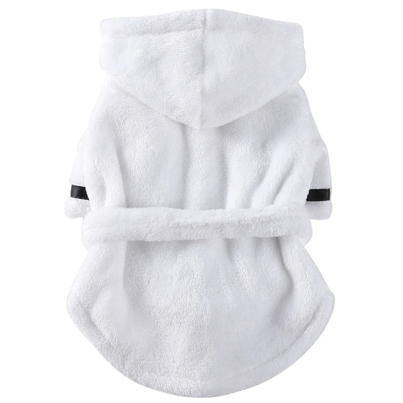 Peignoir pour chien de couleur blanc et noir dans un fond blanc. Image produit Boutiquechien