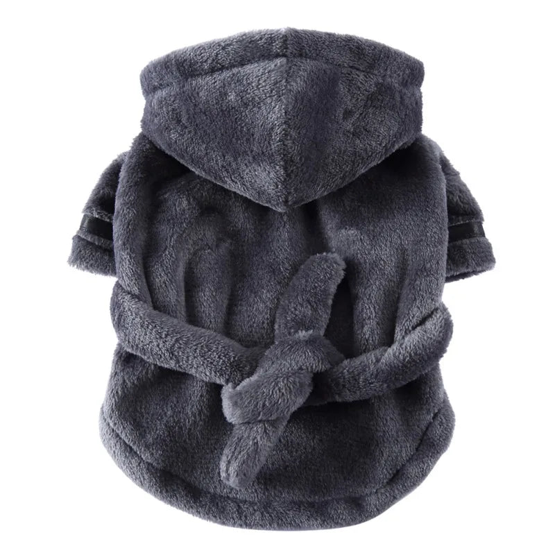 Peignoir pour chien de couleur noir et noir dans un fond blanc. Image produit Boutiquechien