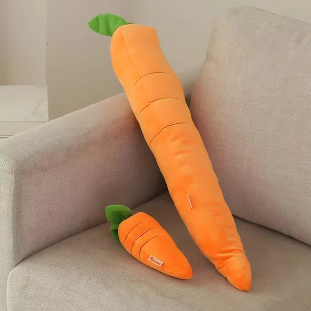 Carotte de grande taille avec petit taille de couleur orange. Le canapé chien est de couleur gris. Image produit Boutiquechien