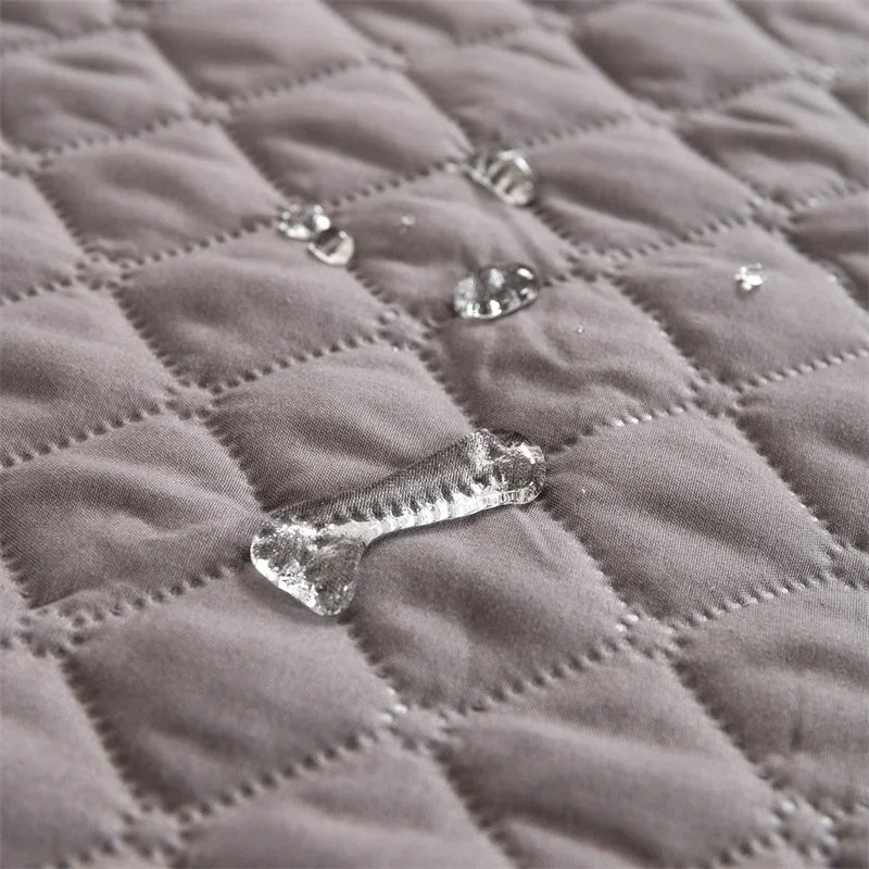 Protection de canapé de couleur gris rembourré et hymperméable. Image produit Boutiquechien